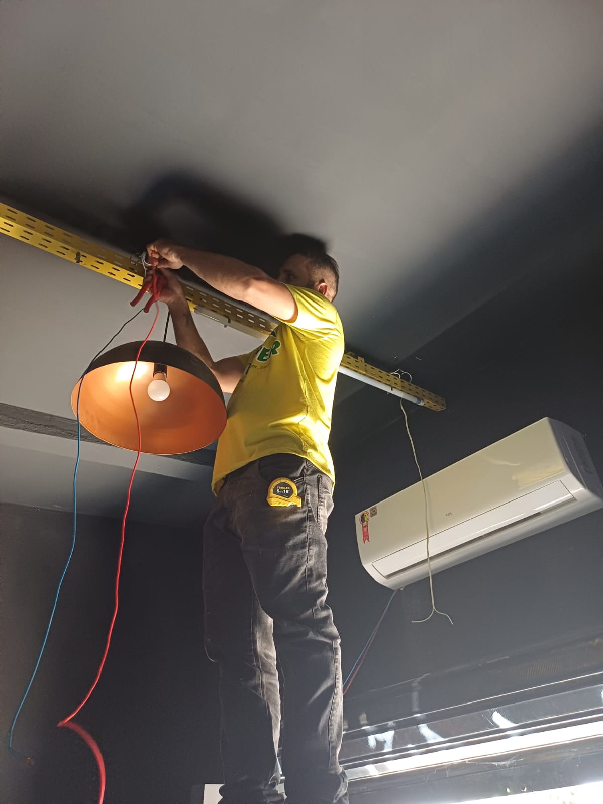 Instalação de luminária pendente — Iluminação residencial | FW Elétrica